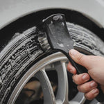 Carregar imagem no visualizador da galeria, Escova para pneus limpar sujidade carro roda automóvel preto design ergonómico limpeza