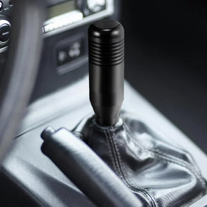 Procuras uma melhor sensação ao volante e um toque de elegância no interior do teu carro?