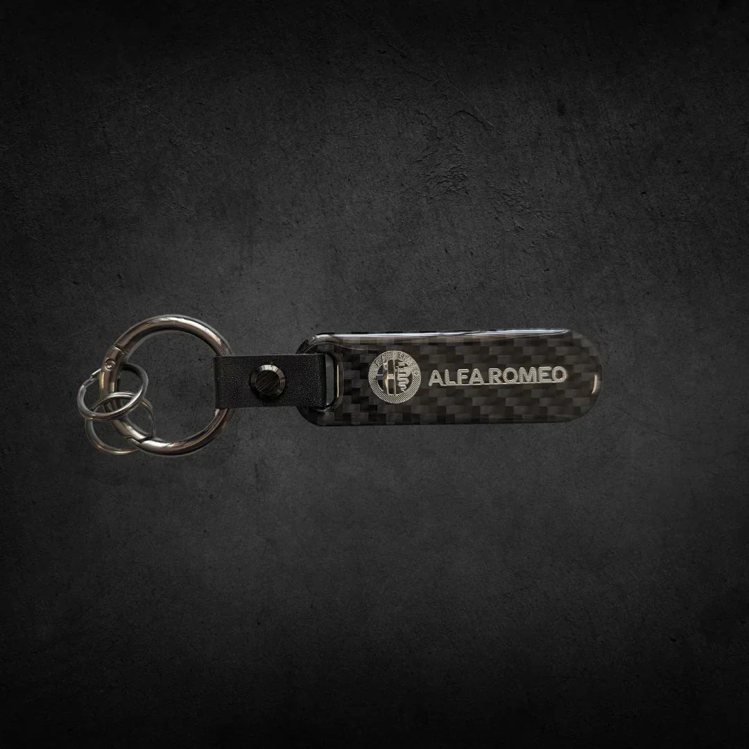 🏎️Porta-Chaves Logotipo Carbono: Estilo e Elegância para os Amantes de Carros