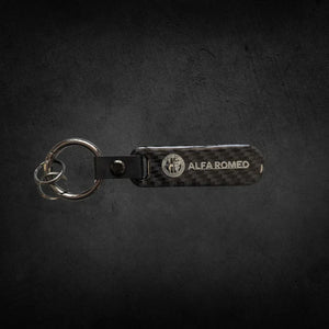 🏎️Porta-Chaves Logotipo Carbono: Estilo e Elegância para os Amantes de Carros