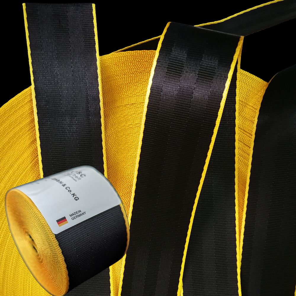 cinto de segurança de alta qualidade em preto e amarelo com costuras, destacando durabilidade e estilo para a segurança do veículo