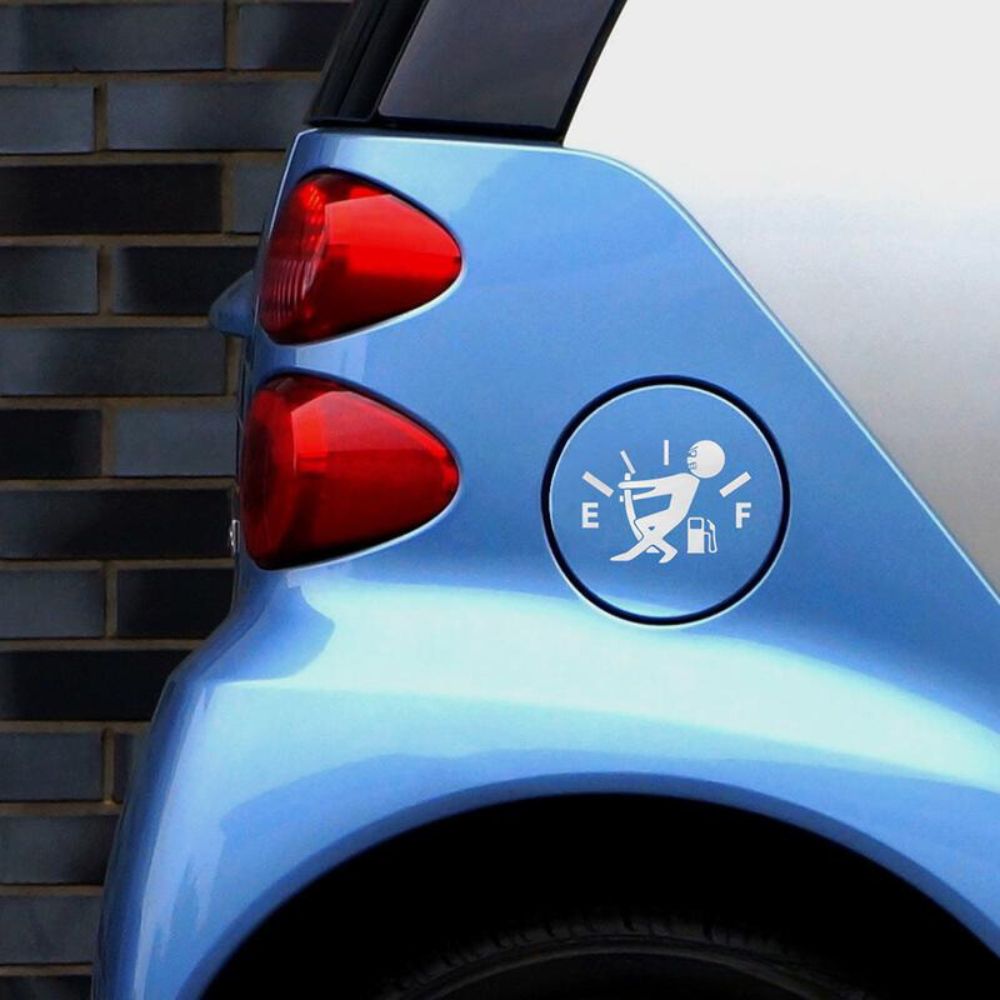 autocolante para a tampa de depósito de combustível, sticker branco colado no depósito de um smart azul