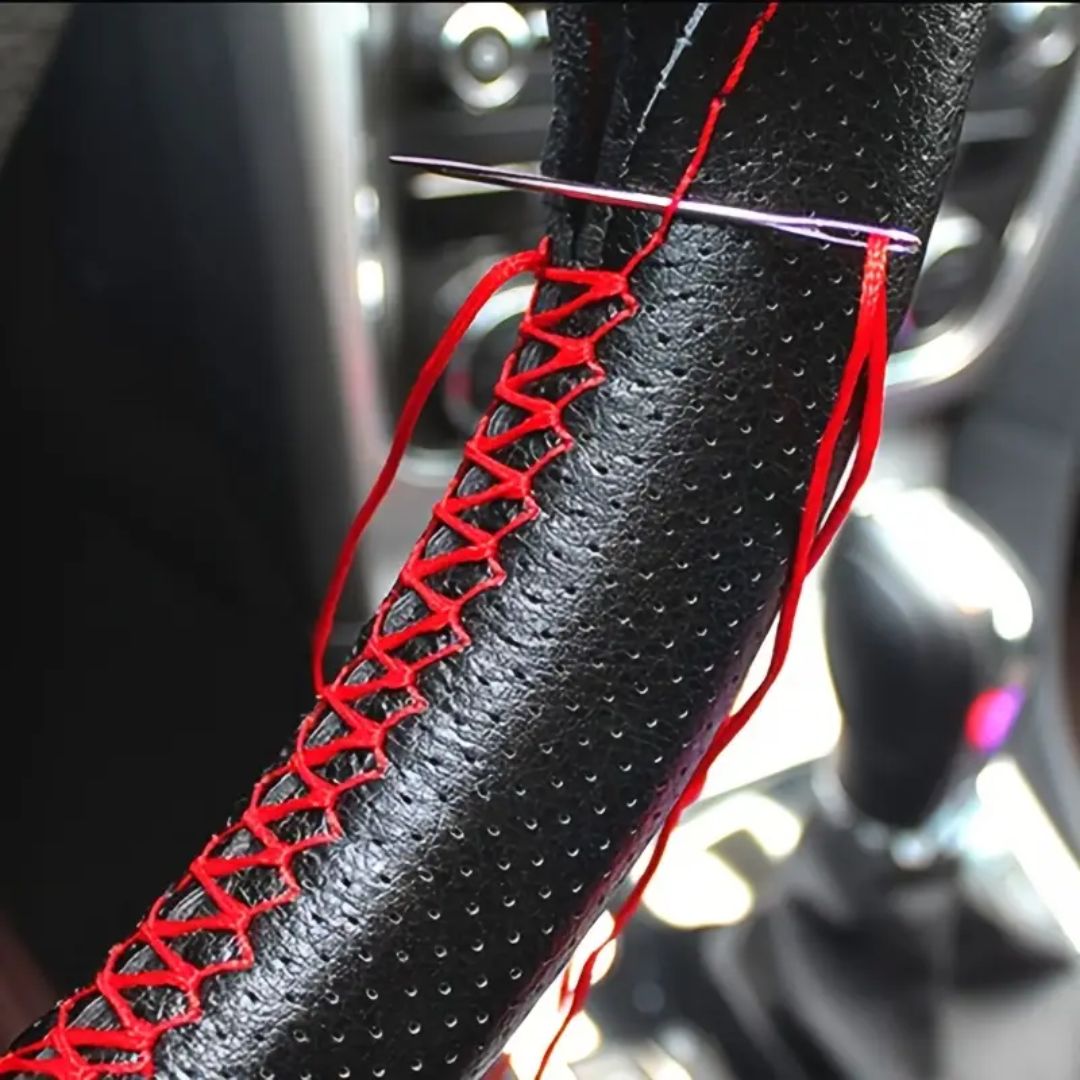 capa volante para coser com linha e agulha material couro vermelho e preto personalização carro automóvel 