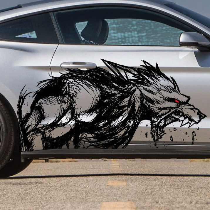autocolante Red Eyed Wolf para a lateral do carro que apresenta um lobo com olhos vermelhos, criando um efeito único e poderoso no automóvel