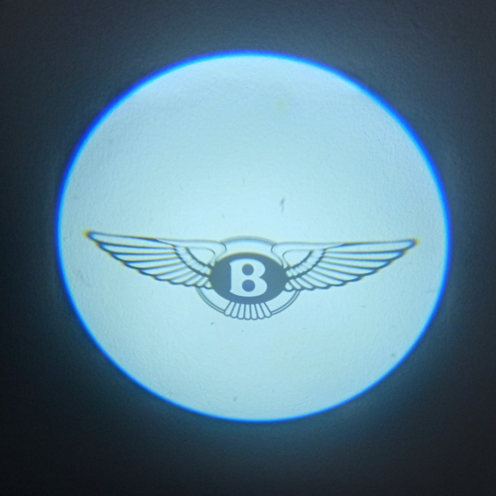 Luzes Cortesia com Logotipo marca Bentley