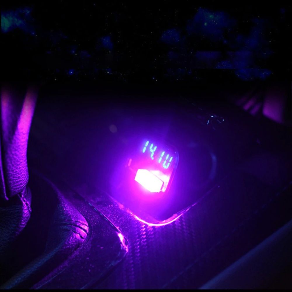 Mini Luz USB RGB ligada no carro