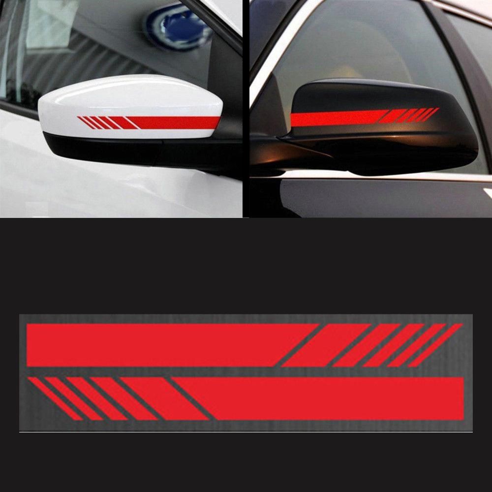 Tiras Espelho Retrovisor na cor vermelha em automóvel de cor branco e preto com um design desportivo